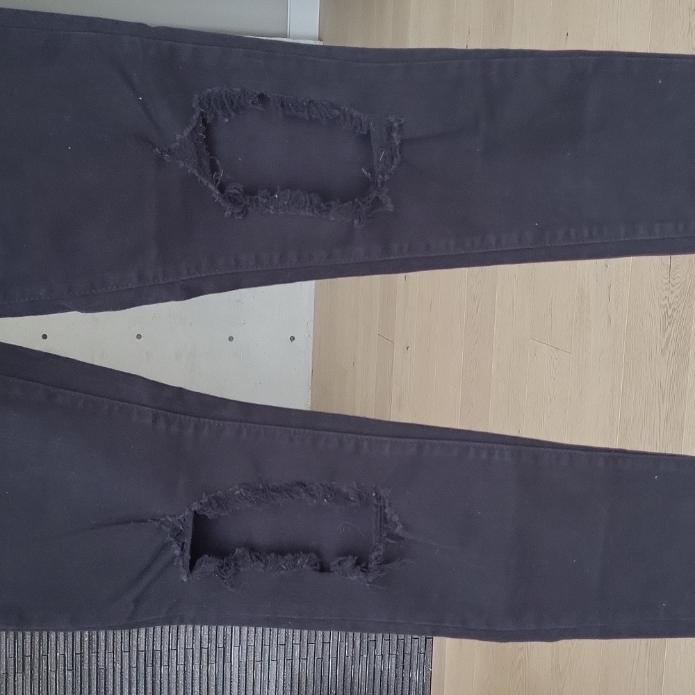 Levi's Ripped Jeans - Picture 2 of 5